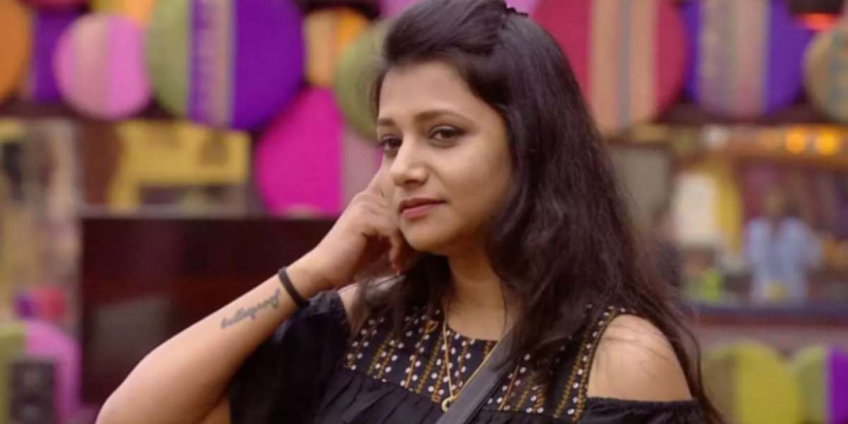 चाहत्याच्या कमेंटवर भडकली जुई गडकरी..आधी नीट माहिती काढा..नंतर बोला 1 famous marathi actress jui gadkari tharal tar mag serial